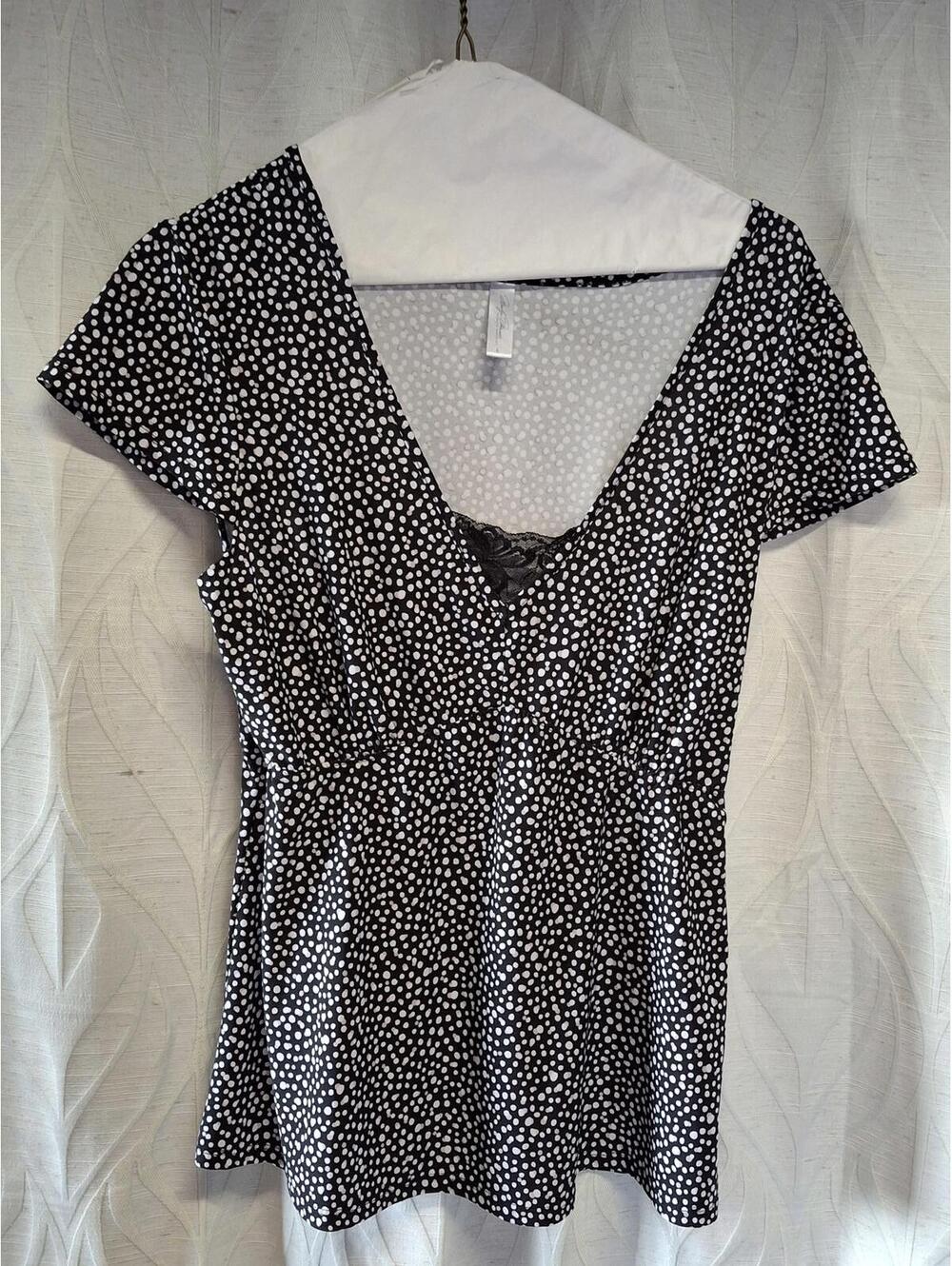 Chic Women's Marilyn Monroe Polka Dot V-Neck Top - Perfect for Any Occasion